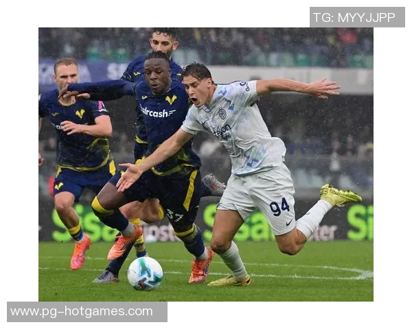 世界杯精彩对决AC米兰3-0战胜切尔西乌龙球引发争议与热议